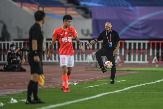 跟队：曼联批准巴延德尔延长假期，他预计很快离队